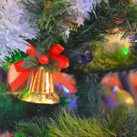 Skal der stå et ægte eller kunstigt juletræ på juletræstæppet i år? Her er 4 argumenter for hver